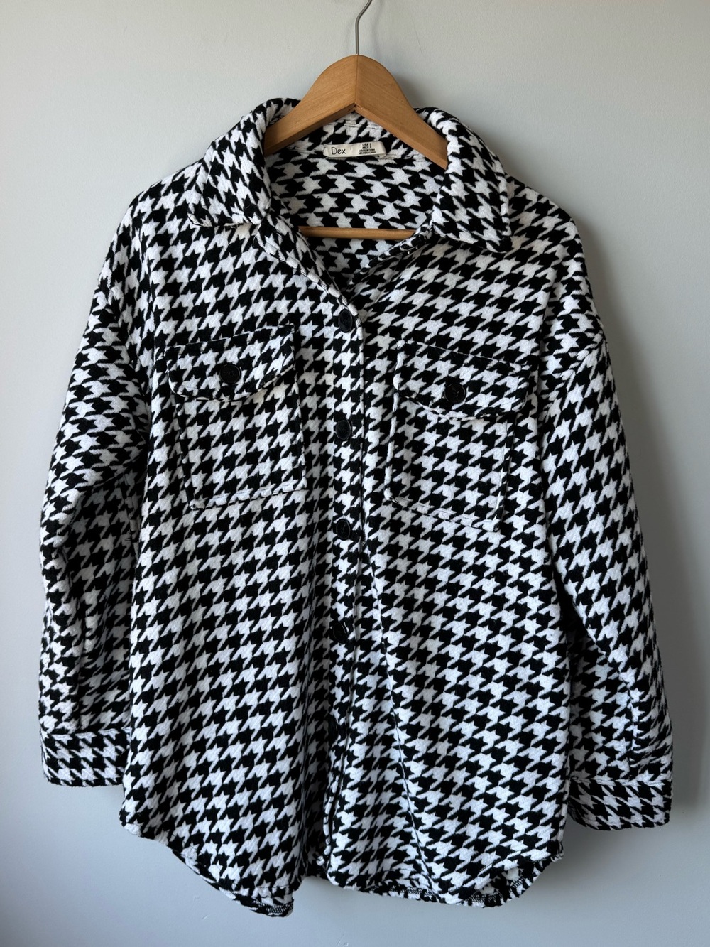 (S) Dex Black and White button jacket